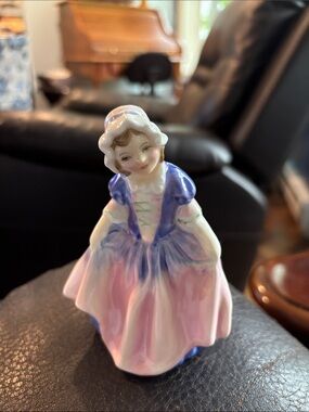 Royal Doulton Pink and Blue Porcelain Figurine Girl HM1878
